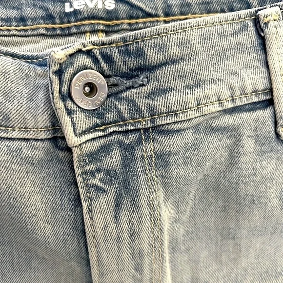 Levi's Denizen Women's High Waist‎ Blue Jean Shorts - Picture 3 of 4